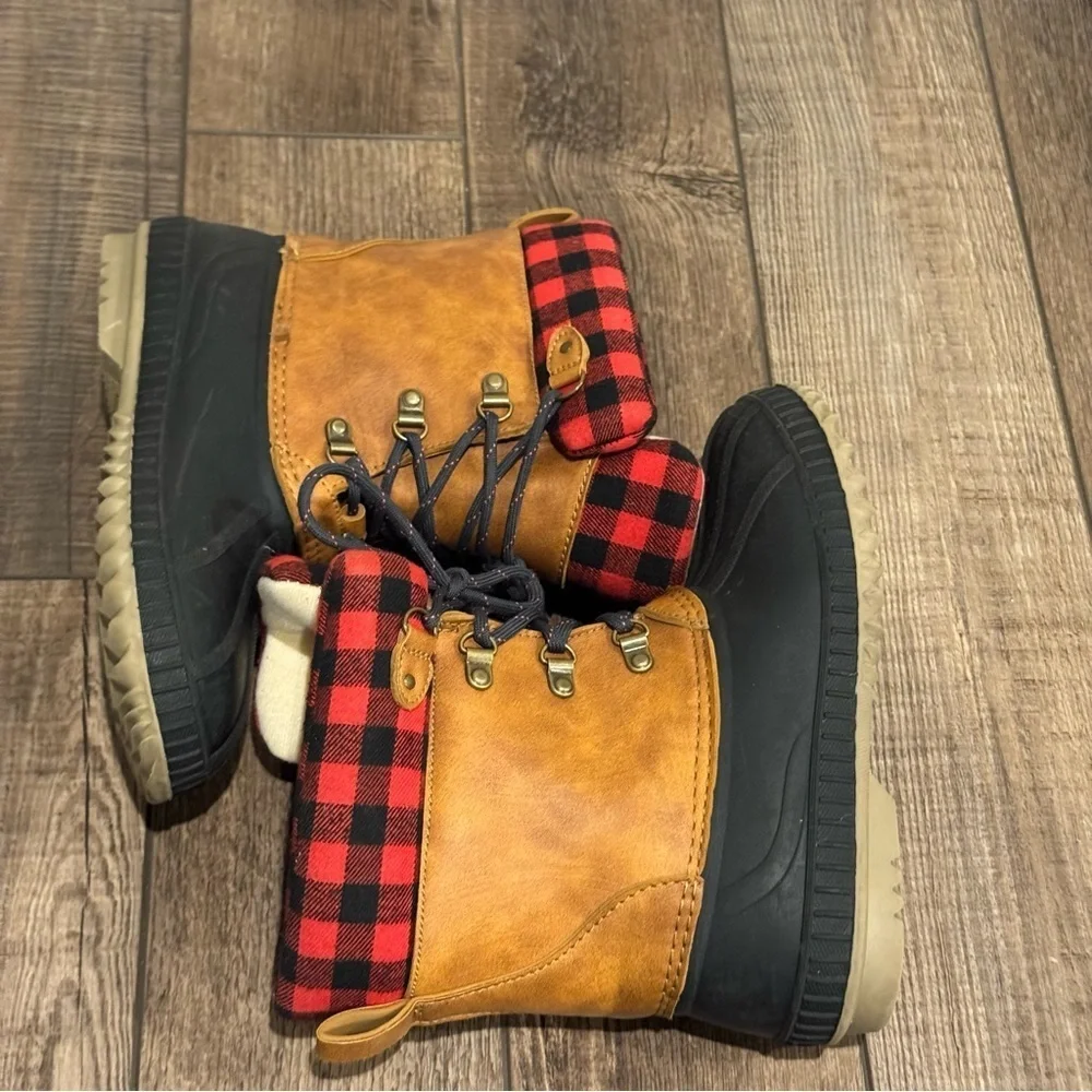Gap Kids Buffalo Check Plaid Duck Boots 3M Thinsulate Boys Size 3/4